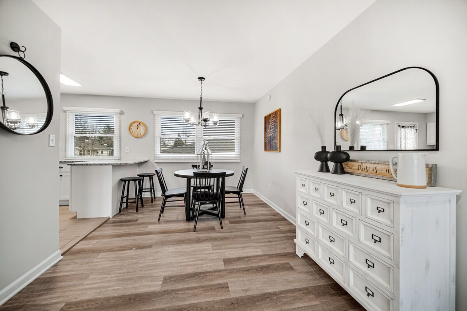 Building Photo - 560 Kathleen Dr