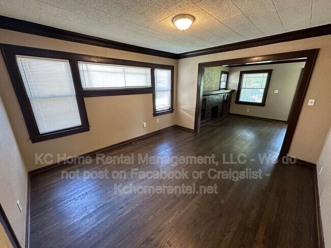 Building Photo - 6838 The Paseo