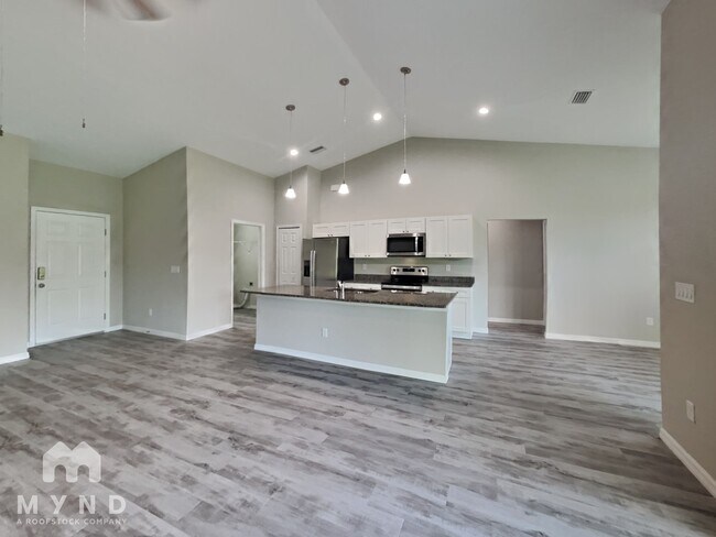 Building Photo - 7429 W Cameo Cir