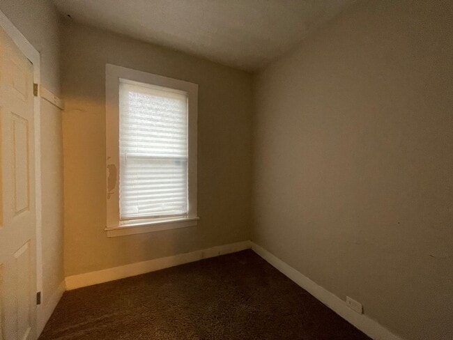 Building Photo - 4BD/1.5BA Home For Rent In Valpo
