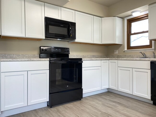 Building Photo - 3 Bedrooms 2 Full Bathrooms Finished Basem...