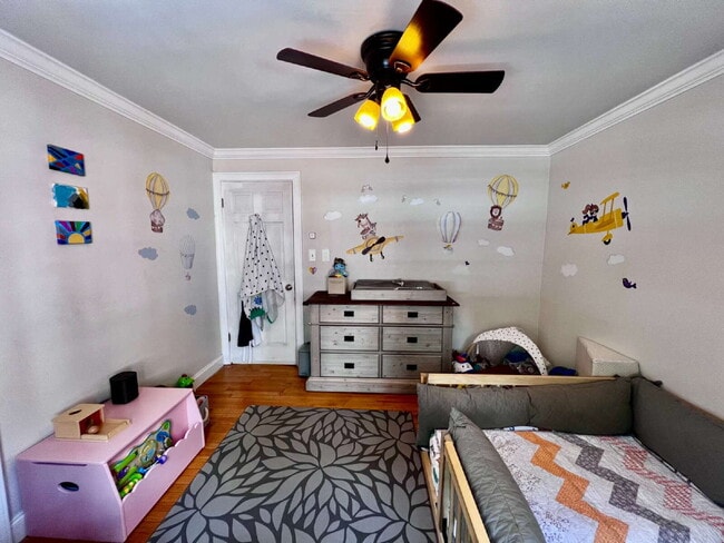 Building Photo - Love Where You Live in Lake Shores!