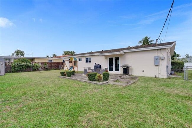Building Photo - 5811 SW 95th Ct