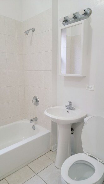 Building Photo - 4053 S Calumet Ave