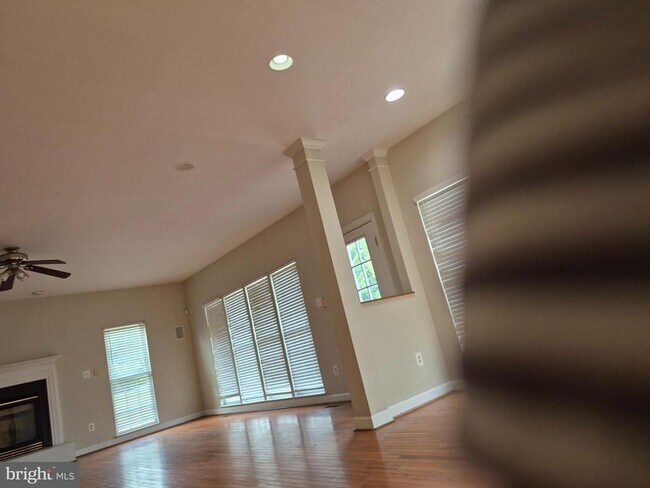 Building Photo - 15309 Lions Den Rd