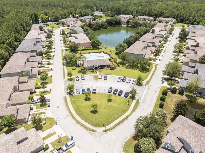 Building Photo - 230 Scrub Jay Dr