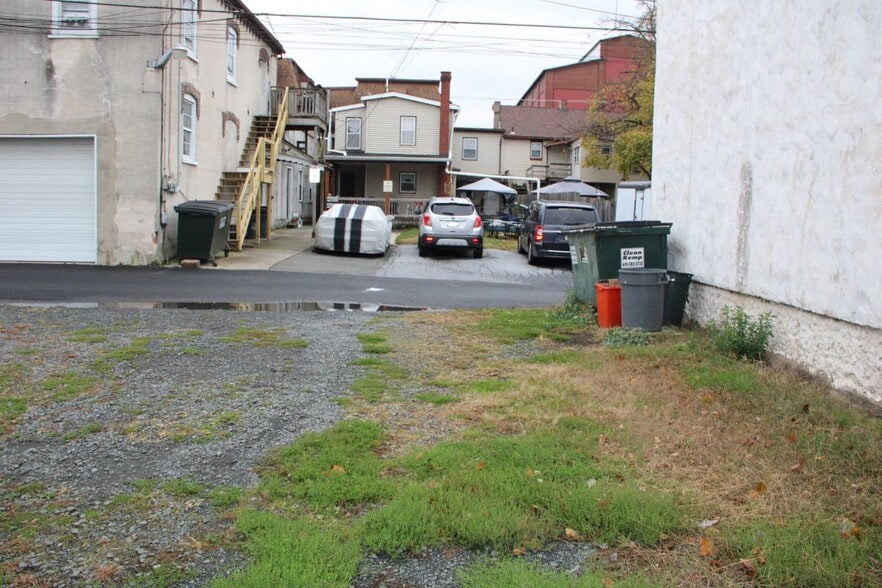 Building Photo - 130 N Mill St