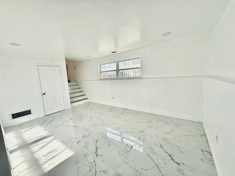 Building Photo - 6 Citadel Ave