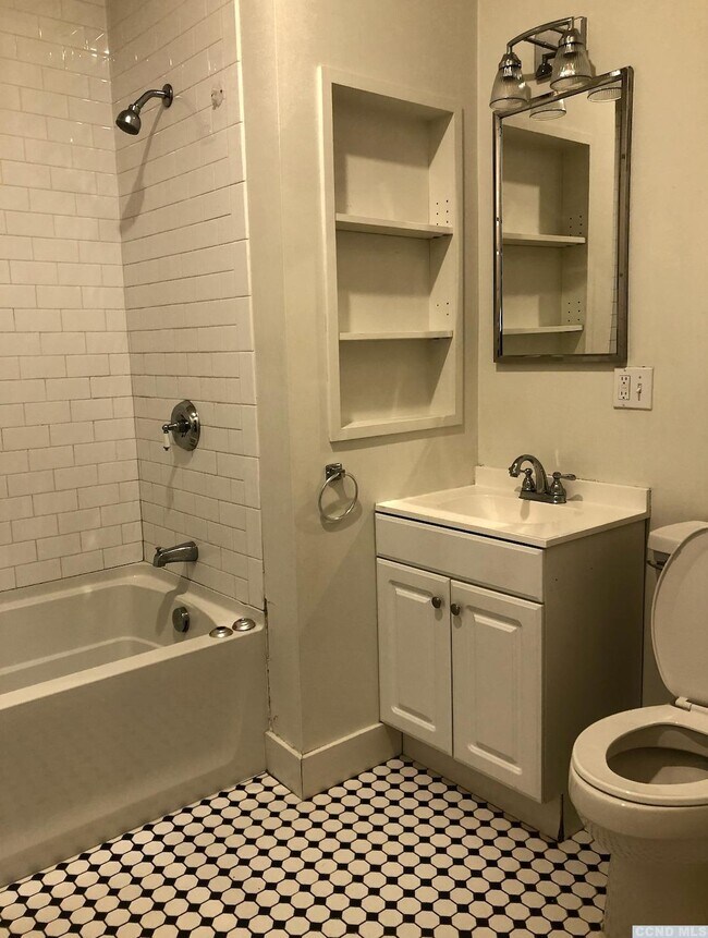 Building Photo - 431 Warren St