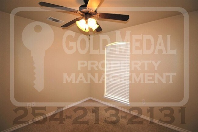 Building Photo - 401 Hedy Dr
