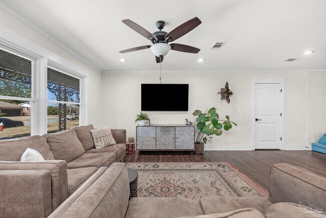 Building Photo - 1800 Foulis Dr