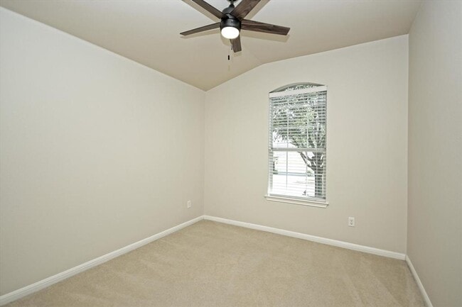 Building Photo - 401 King Eider Ln