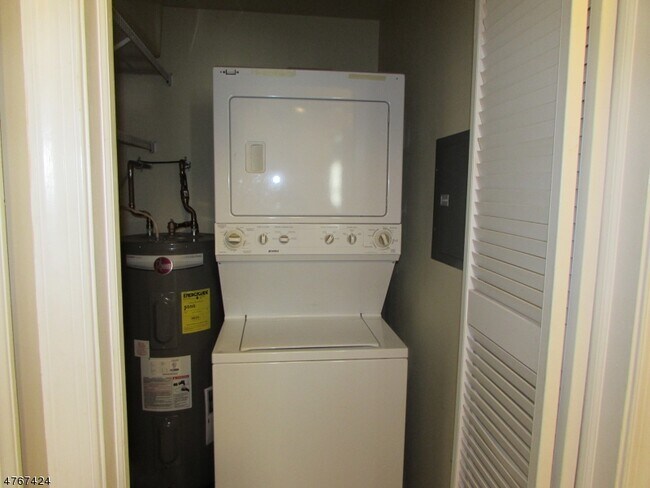 Building Photo - 8 Genoble Rd