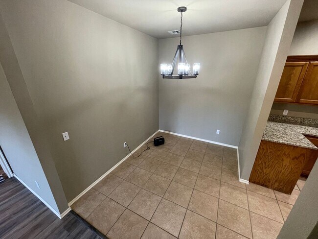 Building Photo - 3 br, 2 bath House - 400 N Willowood Drive