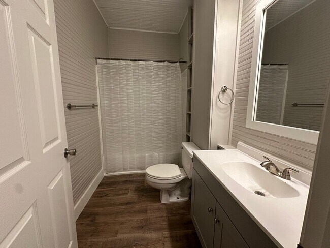 Building Photo - Welcome to your dream home in Russellville, AR!