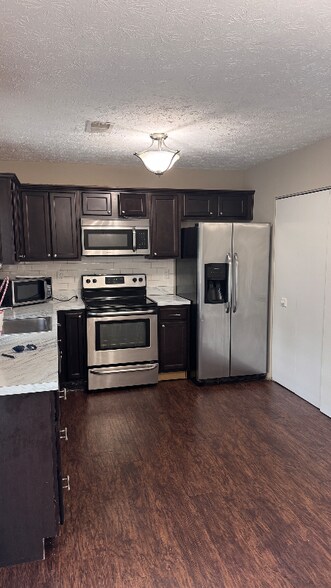 Building Photo - 3357 Hartston Dr