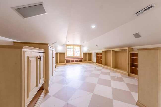 Building Photo - Elegant Townhome in Colonial Williamsburg