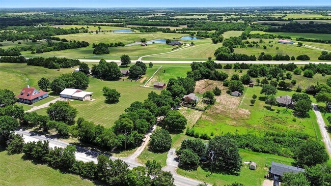 Building Photo - 1206 TX-78 BUS