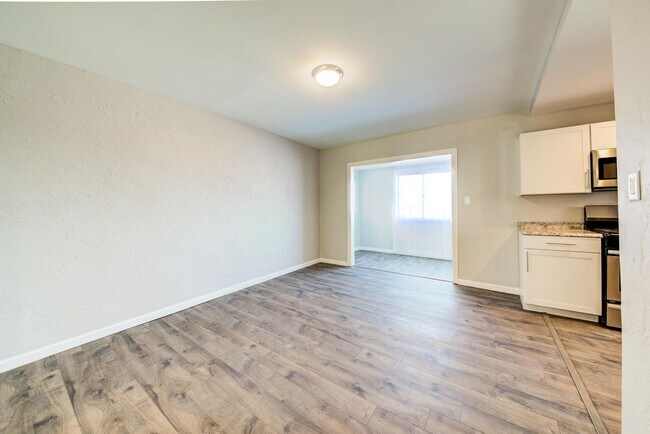 Building Photo - Stunning 3 bedroom home in Brookline available July 1!