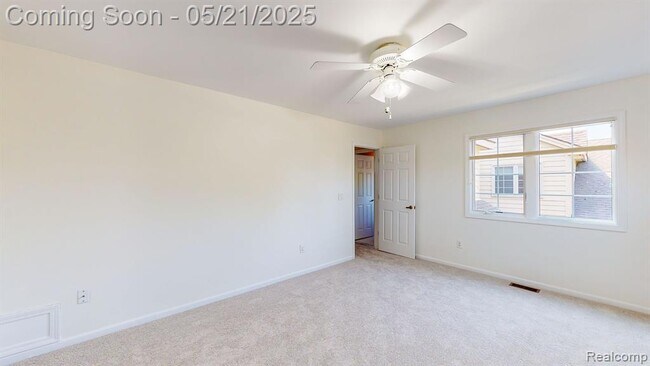 Building Photo - 18182 Blue Heron Dr W