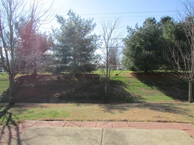 Building Photo - 2651 Sutherland Dr