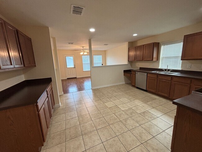 Building Photo - Spacious and Beautifully Maintained Arlington Home in Harris Ridge