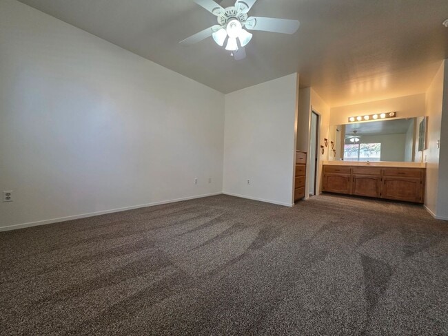 Building Photo - 1846 N Selina Ct