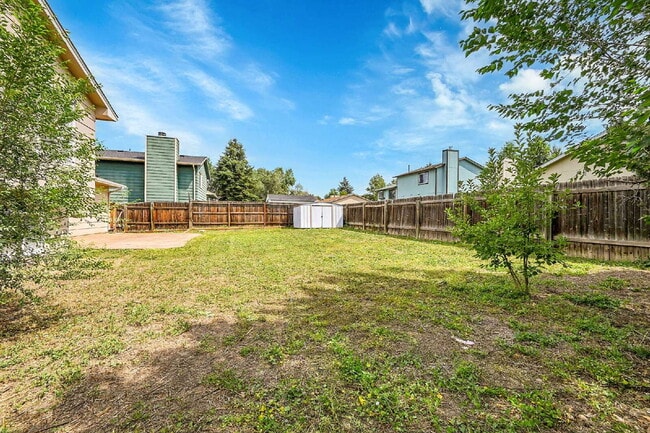 Building Photo - $2,095, 3 bed, 2 bath, located in Colorado...