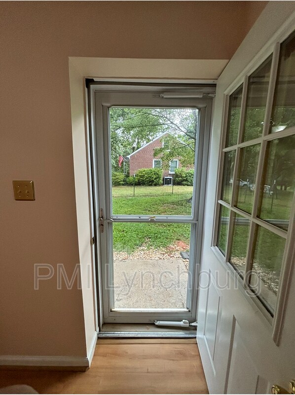 Building Photo - 107 Mountainview Dr