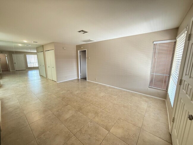 Building Photo - 312 W Yukon Dr