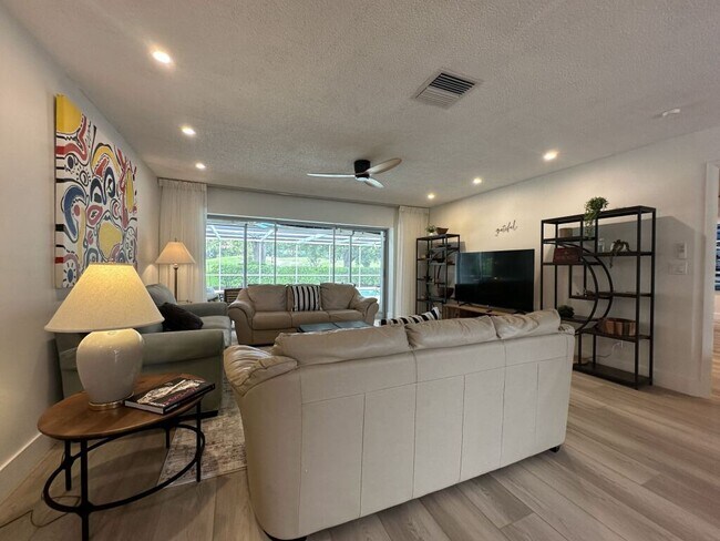 Building Photo - 2780 Landmark Dr