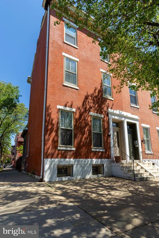 Building Photo - 1631 Green St