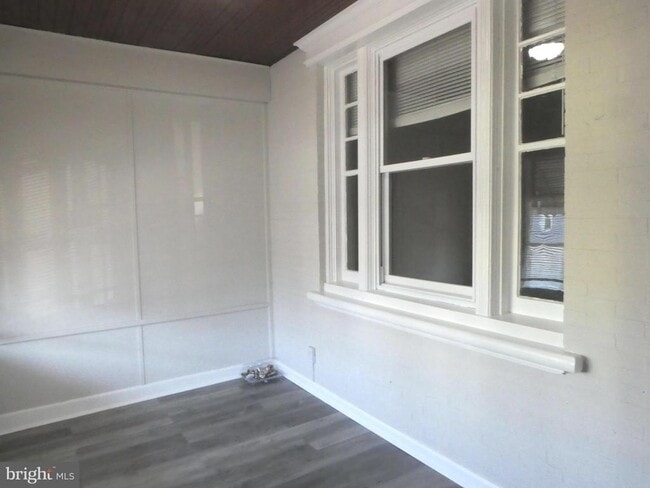 Building Photo - 1213 S 54th St