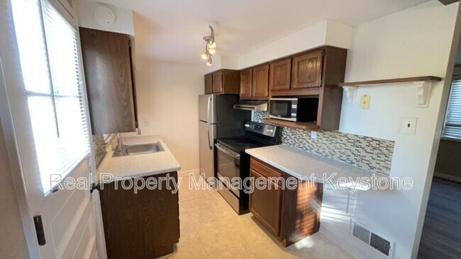 Primary Photo - 5114 Caste Dr