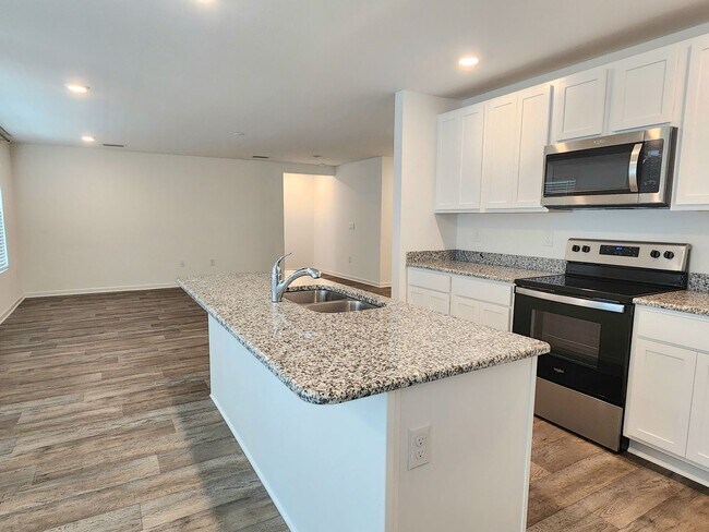 Building Photo - Lovely 4/2 available now in Raley Farms of...