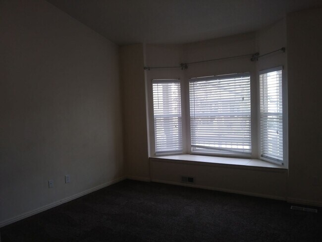 Building Photo - Gorgeous 5 Bedroom 3 Bathroom home in Lehi