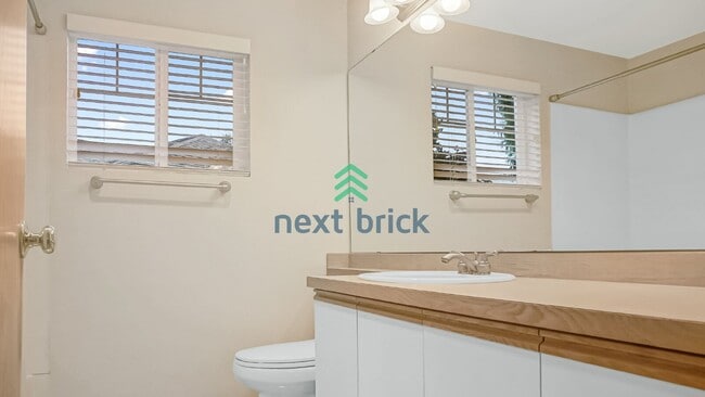 Building Photo - 3 Bed 2.5 Bath Townhouse Available for Rent!