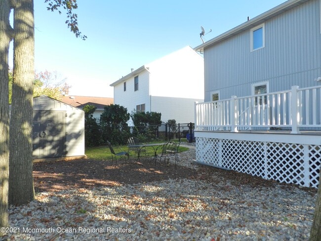 Building Photo - 153 Airsdale Ave