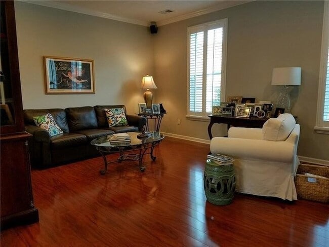 Building Photo - 411 Maple Ridge Dr