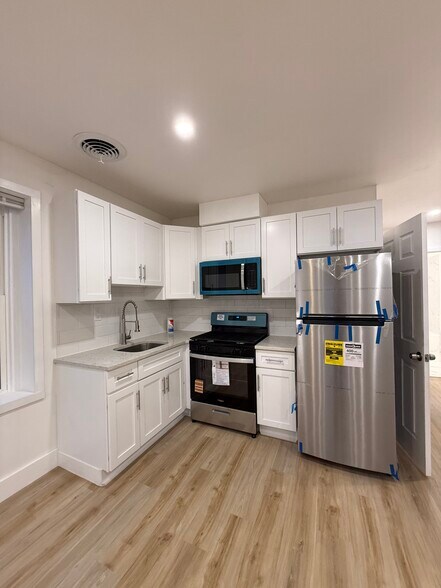 Kitchen - 5211 Ridge Ave