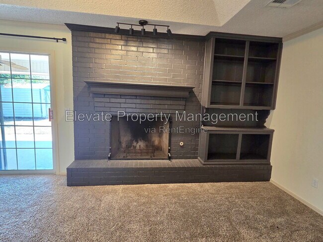 Building Photo - 1204 SW 128th St