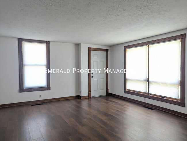 Building Photo - 520 N Prairie St