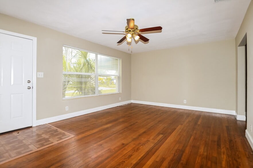 Building Photo - 2615 Ligustrum Rd