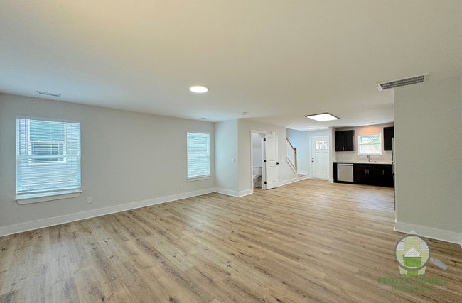 Building Photo - 7 Robin Hood Rd