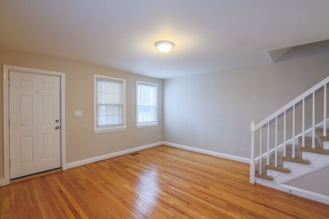 Building Photo - 1154 Elm Rd