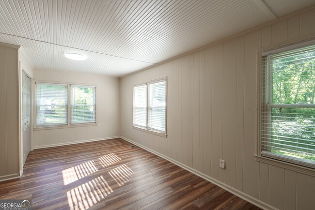 Building Photo - 243 Boulevard