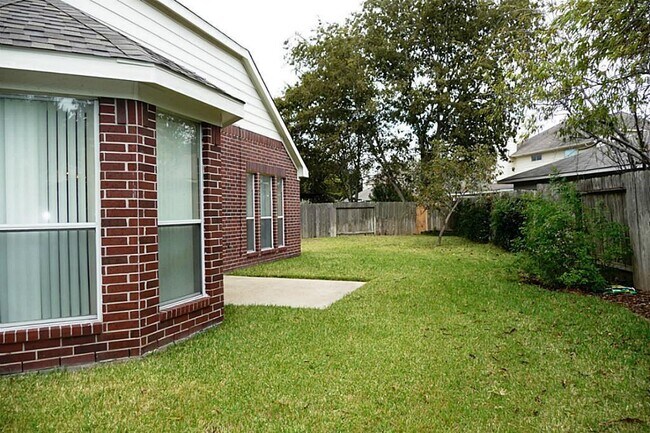 Building Photo - 211 Hartwood Ct