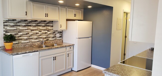 Building Photo - 1310 Firefly Cir