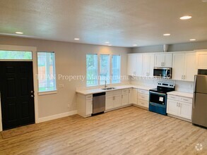 Building Photo - Cozy 2-Bed Condo Retreat with Gleaming Har...