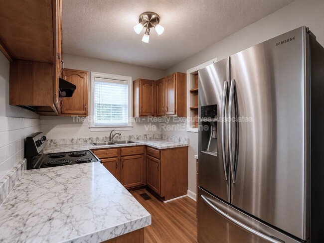 Building Photo - 2540 Larkwood Ln